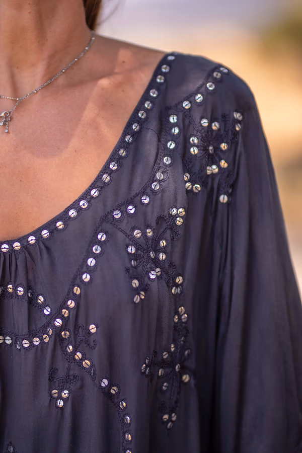 Poncho Espalda Descubierta Maui Bordado - Imagen 7