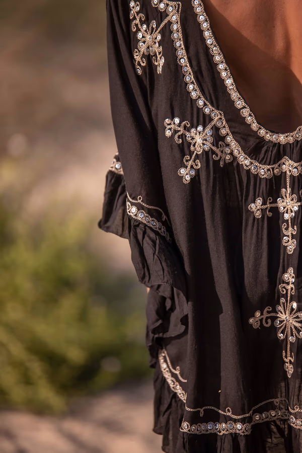 Εναλλακτική άποψη του Poncho Espalda Descubierta Maui Bordado